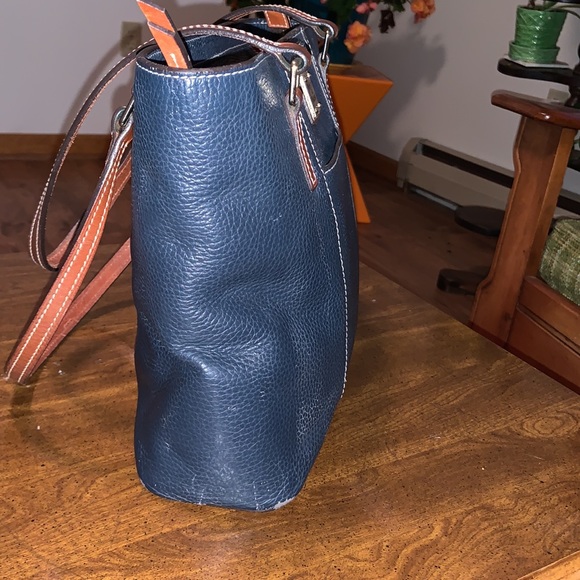 Dooney & Bourke Market Tote in Navy - Picture 2 of 10